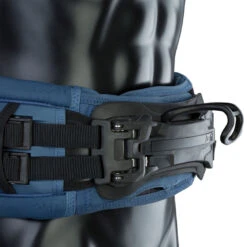 ION Riot Team Mens Kite Harness 2023 -Kitesurfing Shop 48232 4706 715 Cascade Blue Spectre Bar Close Up