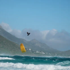 Airush Lift V3 Kite 2023 -Kitesurfing Shop Action shot Lift V3 Low Loop