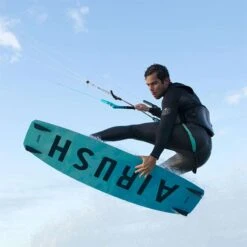 Airush Switch V10 Kiteboard 2021 -Kitesurfing Shop Airush Switch v10 twintip being ridden