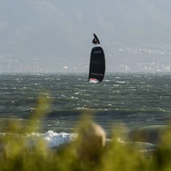 Ozone Edge V11 Kite -Kitesurfing Shop Edge V11 black loop shot