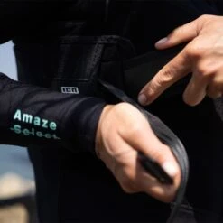 2024 ION Rush WingFoil Impact Vest With Integrated Harness -Kitesurfing Shop FasteningTightening the Rush impactharness