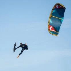 Reedin HyperModel Kite 2024 -Kitesurfing Shop HyperModel Kevin action