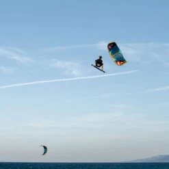 Reedin HyperModel Kite 2024 -Kitesurfing Shop HyperModel Parker action