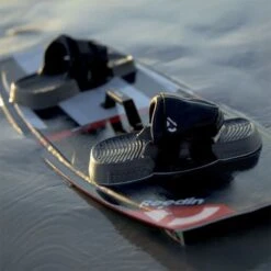 Reedin KevPro 3 2022 Twin Tip -Kitesurfing Shop Kev Pro on beach