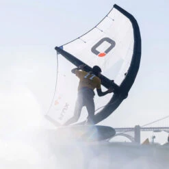Ozone Flux Wing -Kitesurfing Shop Ozone Flux V1 Action Shot Johnny Heineken