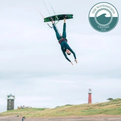 2022 FlySurfer Rush2 Kiteboard Complete -Kitesurfing Shop RUSH2 Gal 11 140 Action shot