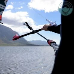 Reedin DREAMstick-X Kite Shorty Bar 2023 15 Reedin DREAMstick-X Kite Shorty Bar 2023 -Kitesurfing Shop Reedin Dreamstick in hand